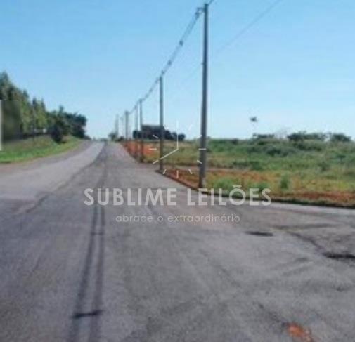 Foto de A) Terreno de 242m² | Sem benfeitorias