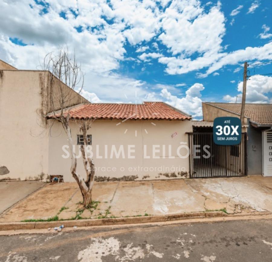 Terreno de 241m² | Benfeitorias