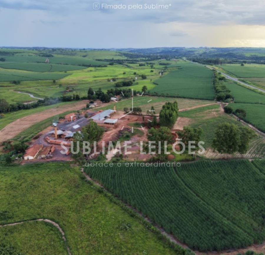 Terreno de 20.000m² | Constr. de 2.903m² Galpão em São Pedro, localizado em São Pedro - SP, bairro Grama