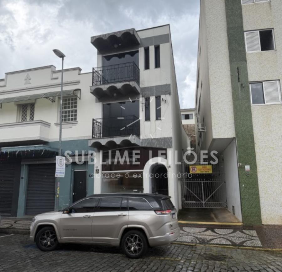 Terreno de 183m² | Benfeitoria Prédio residencial e comercial em Amparo, localizado em Amparo - SP, bairro Centro