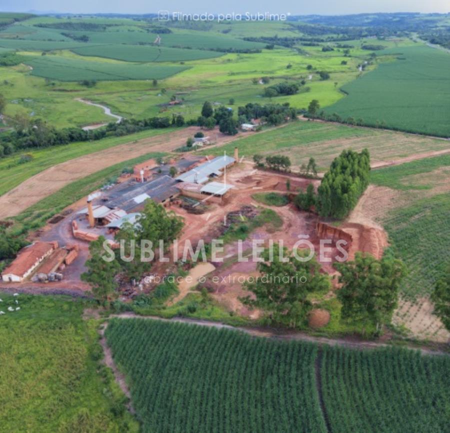 Terreno de 20.000m² | Constr. de 2.903m² Galpão em São Pedro, localizado em São Pedro - SP, bairro Grama